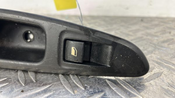 Interrupteur de leve vitre arriere droit PEUGEOT 308 1 PHASE 1 – 96573850XT