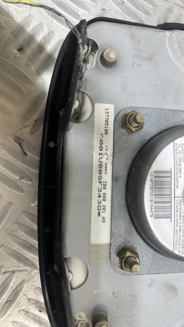 Air bag conducteur VOLKSWAGEN GOLF 4 – 3b0880201as