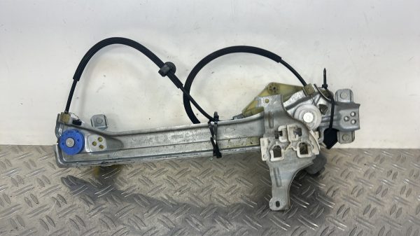 Leve vitre electrique arriere gauche RENAULT MEGANE 3 PHASE 1 – 827310002R