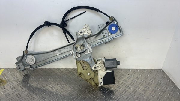 Leve vitre mecanique arriere droit RENAULT MEGANE 3 PHASE 1 – 827300003R