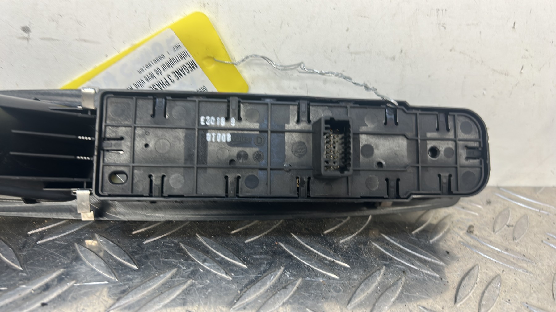 Interrupteur de leve vitre avant gauche RENAULT MEGANE 3 PHASE 1 – 809610016R