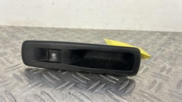 Interrupteur de leve vitre arriere gauche RENAULT MEGANE 3 PHASE 1 – 829500004R