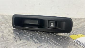 Interrupteur de leve vitre arriere droit RENAULT MEGANE 3 PHASE 1 – 829500004R