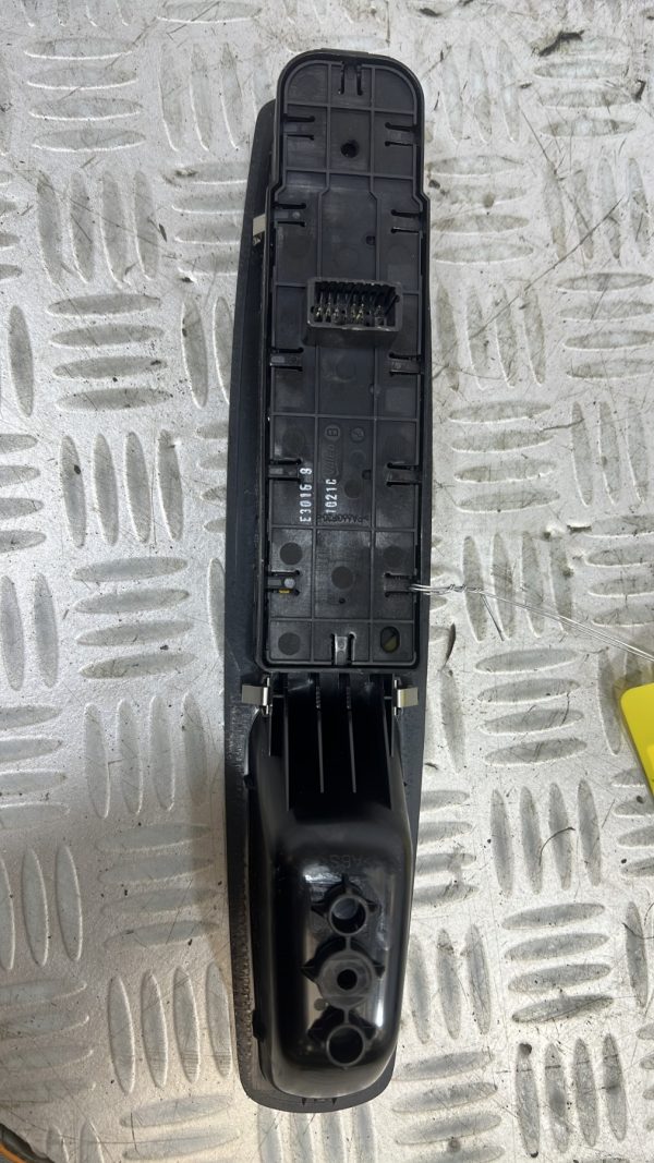 Interrupteur de leve vitre avant gauche RENAULT GRAND SCENIC 3 PHASE 1 – 809610016r