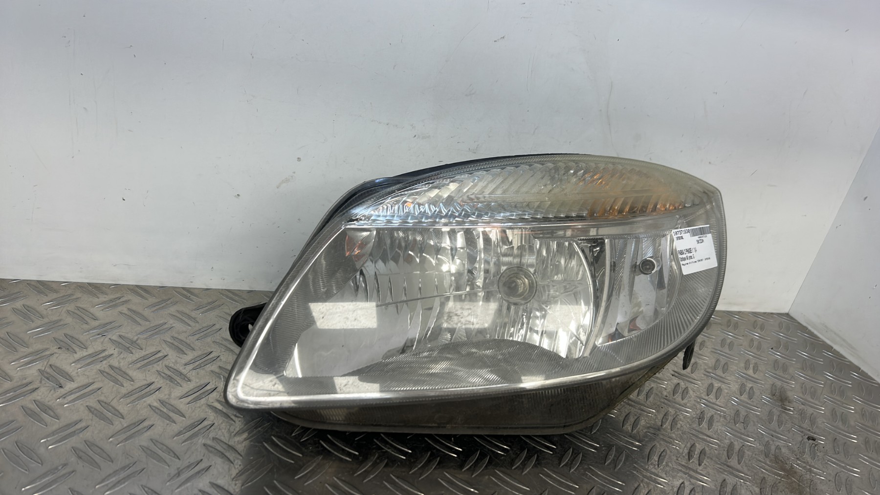 Optique avant principal gauche (feux)(phare) SKODA FABIA 2 PHASE 1 – 24783100L