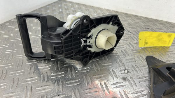 Treuil de roue de secours RENAULT CLIO 4 PHASE 2 – 8200269378