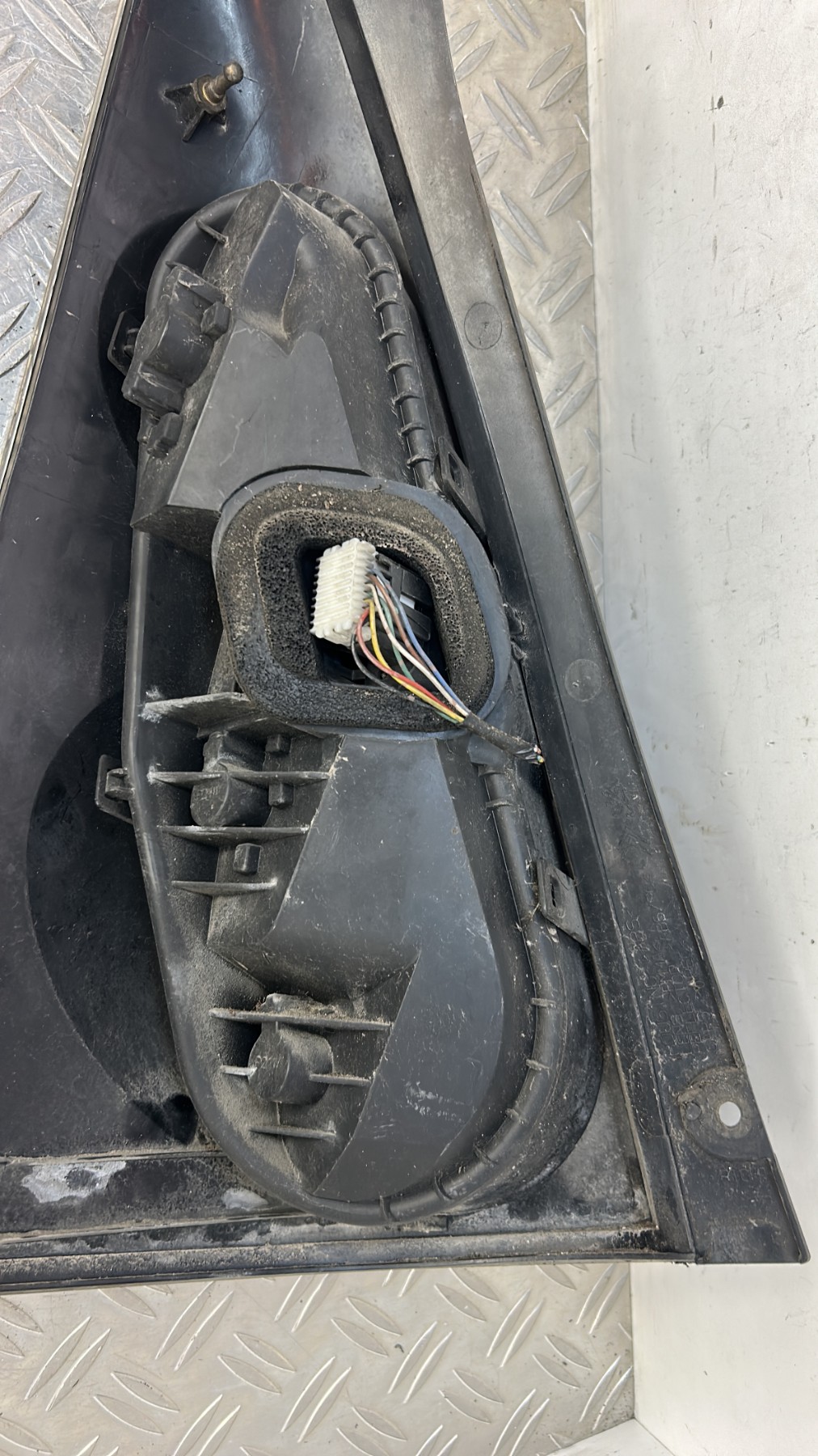 Feu arriere principal droit (feux) PEUGEOT 107 PHASE 2 – 6351X8