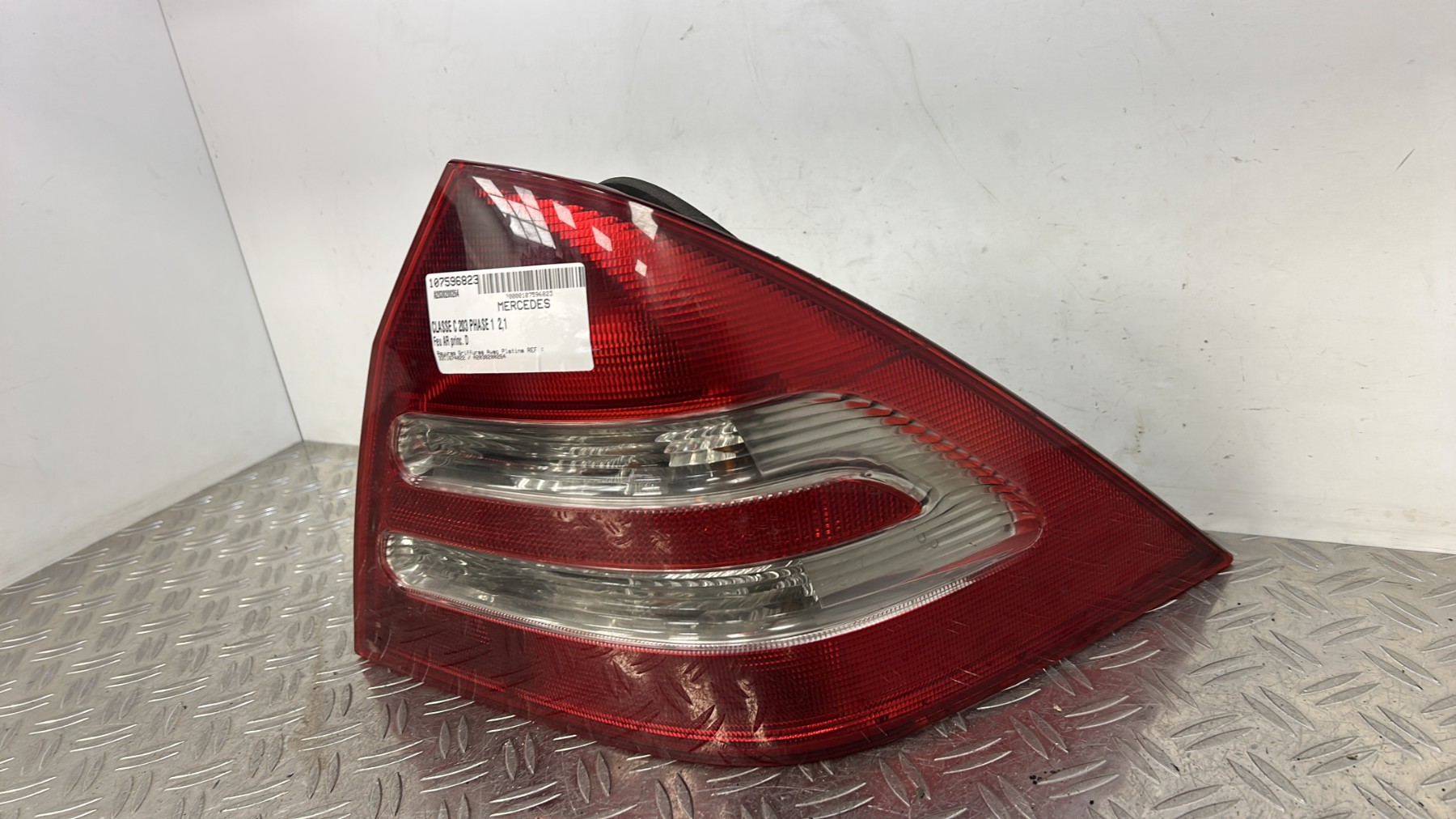 Feu arriere principal droit (feux) MERCEDES CLASSE C 203 PHASE 1 – A2038200264