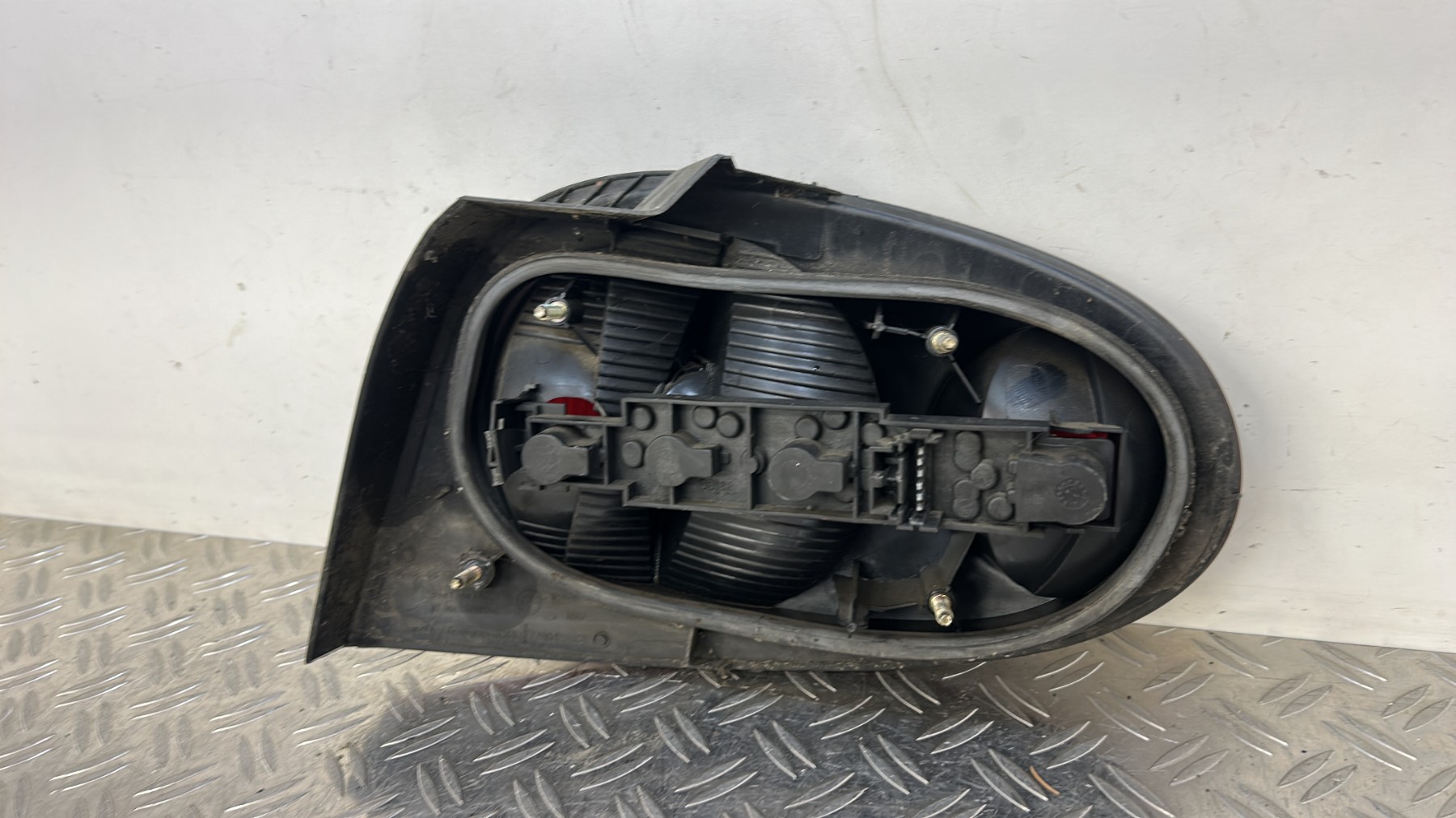 Feu arriere principal gauche (feux) RENAULT MEGANE 1 PHASE 2 COUPE – 7700428056