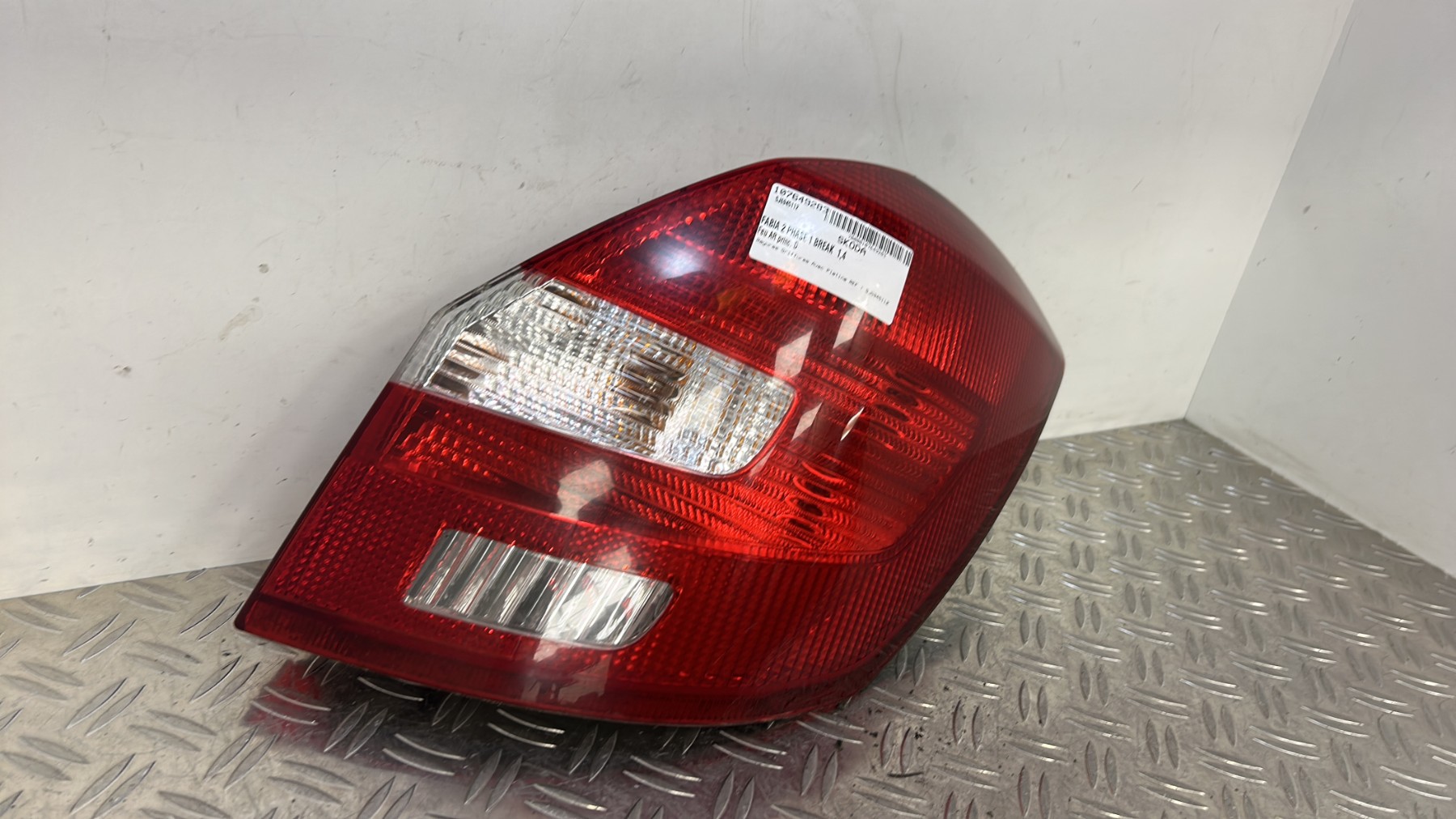 Feu arriere principal droit (feux) SKODA FABIA 2 PHASE 1 BREAK – 5J6945112