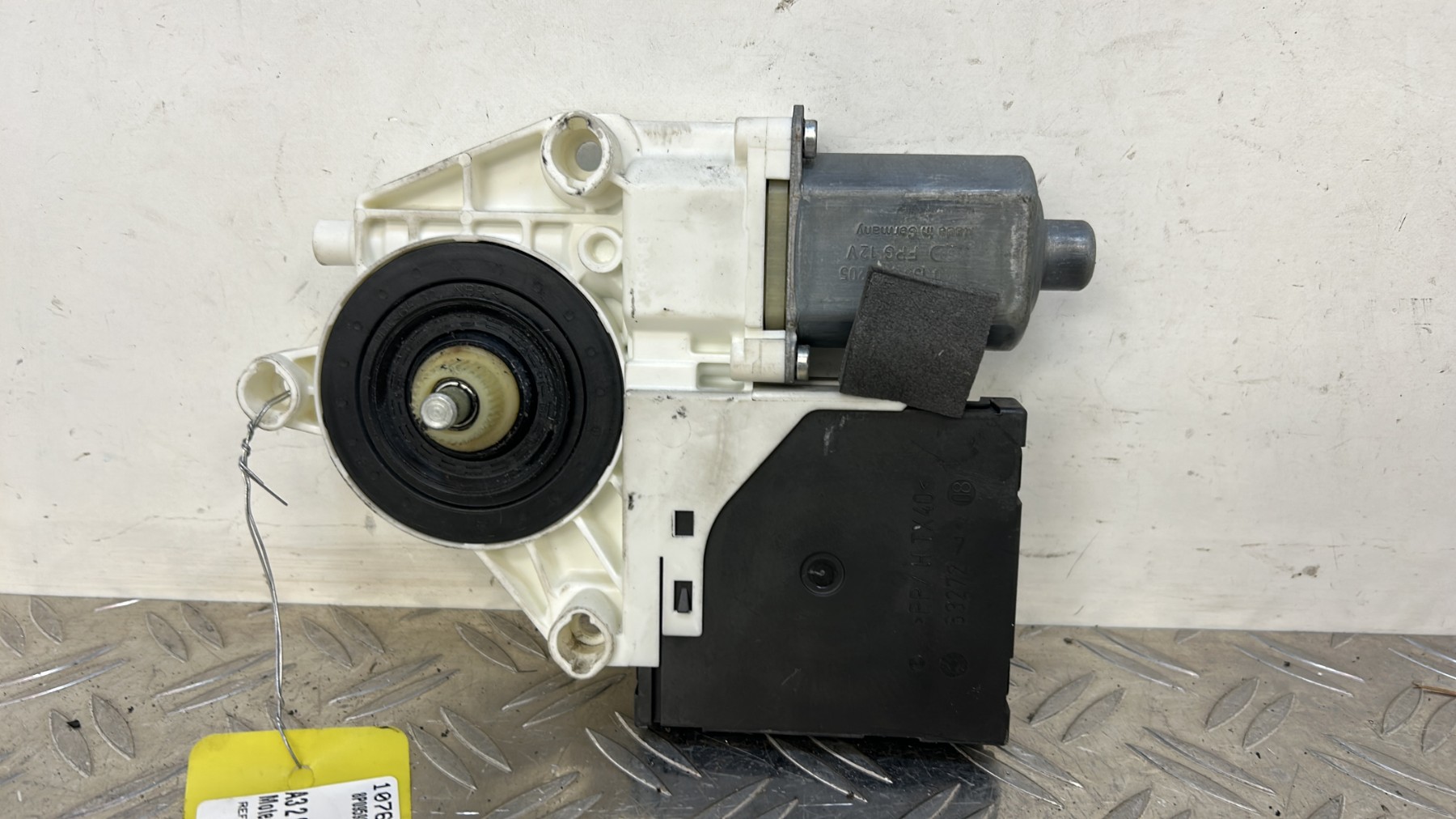 Moteur leve vitre avant droit AUDI A3 2 SPORTBACK PHASE 1 – 8P0959802E