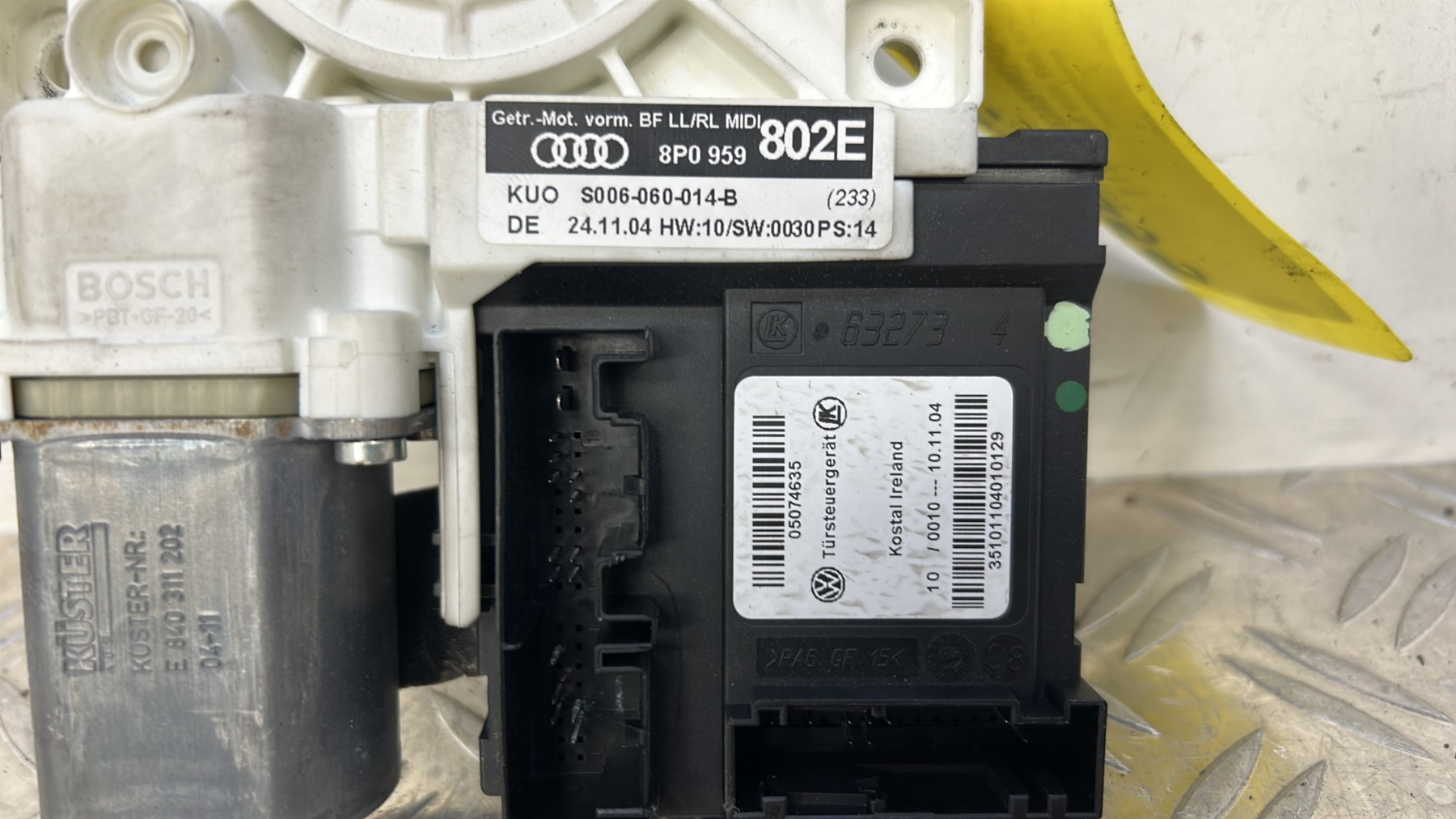 Moteur leve vitre avant droit AUDI A3 2 SPORTBACK PHASE 1 – 8P0959802E