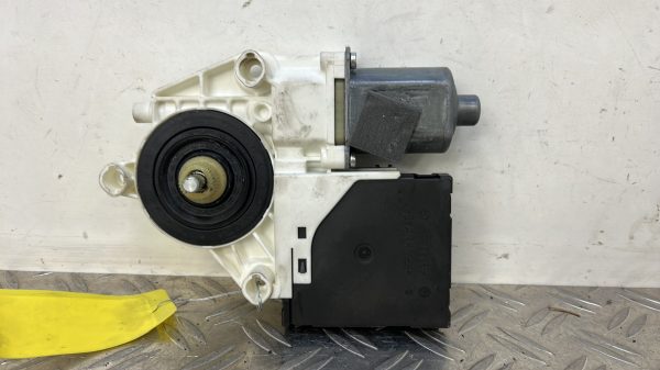 Moteur leve vitre avant gauche AUDI A3 2 SPORTBACK PHASE 1 – 8P0959801E
