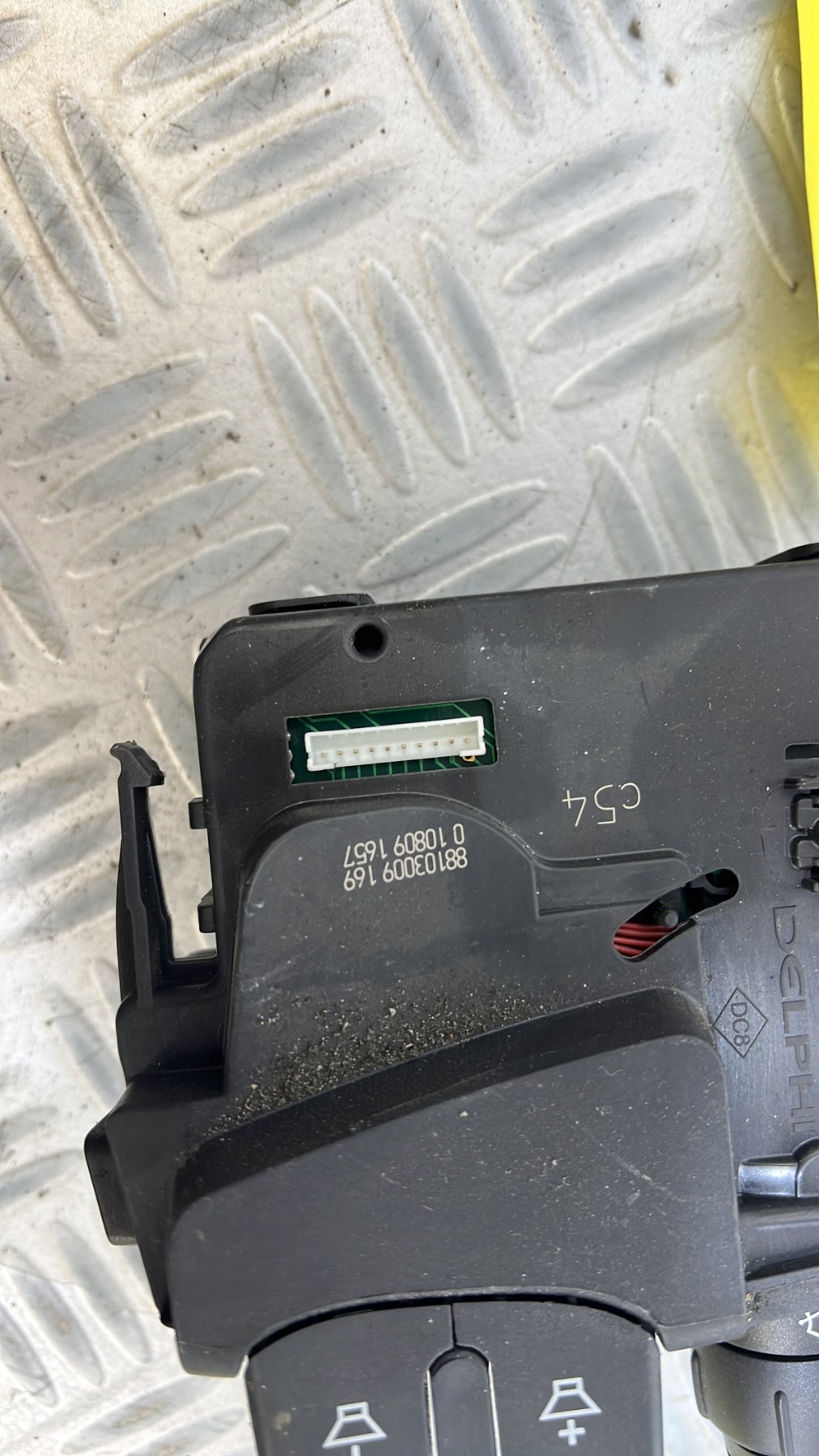 Commodo d&rsquo;essuie glaces RENAULT CLIO 3 PHASE 1 – 88103009