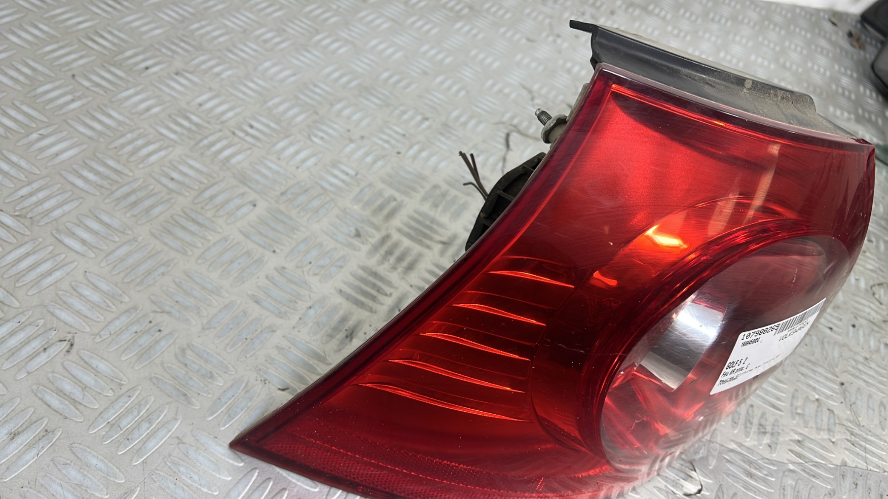 Feu arriere principal gauche (feux) VOLKSWAGEN GOLF 5 – 1K6945095C