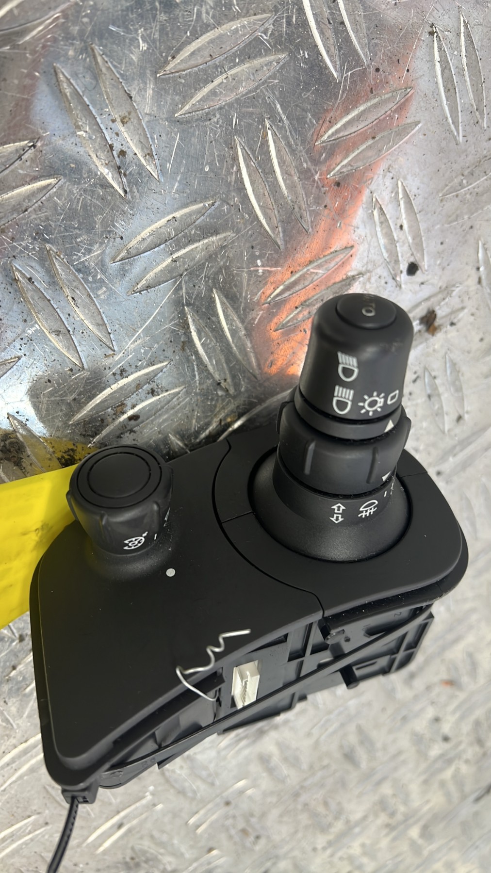 Commodo phare RENAULT SCENIC 2 PHASE 1 – 7701060398