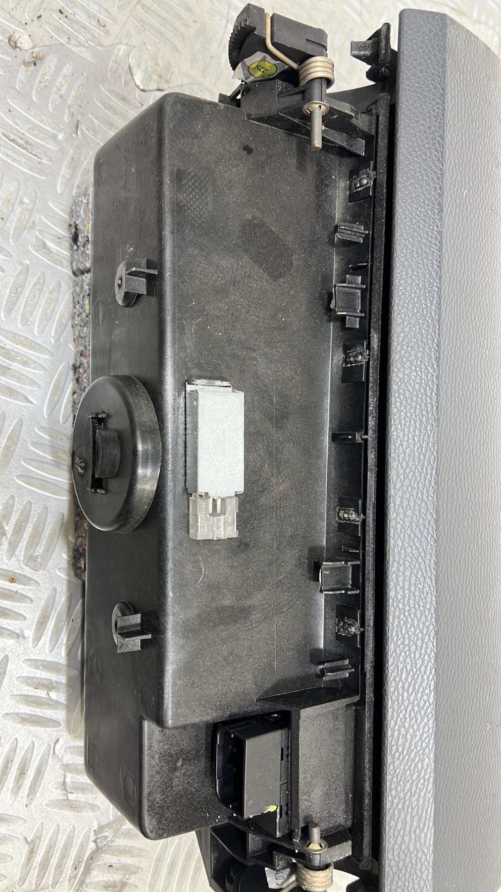 Boite a gants VOLKSWAGEN TRANSPORTER 5 PHASE 1 – 7H5857239B