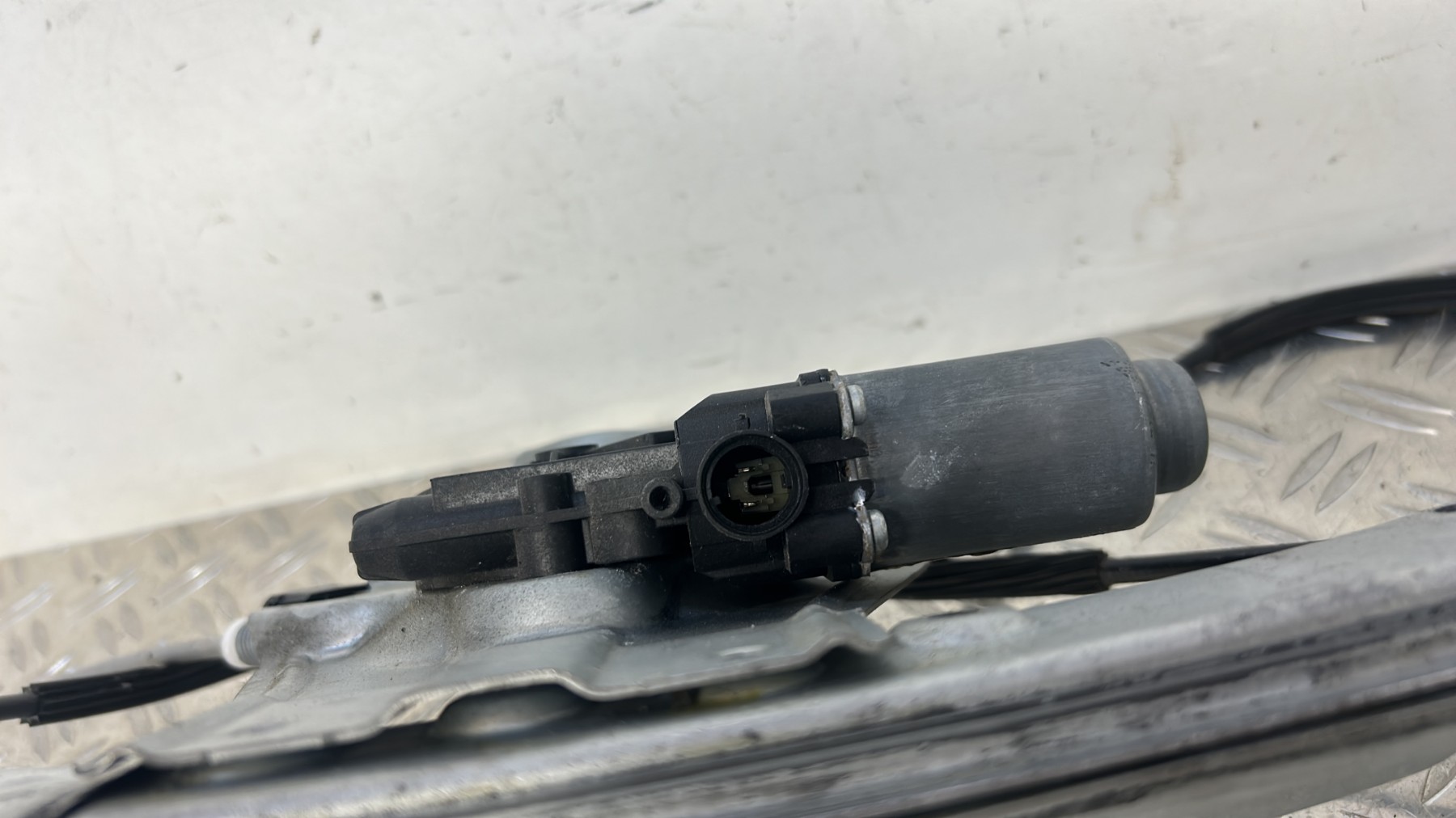 Leve vitre electrique avant droit RENAULT CLIO 3 PHASE 2 – 8200291147