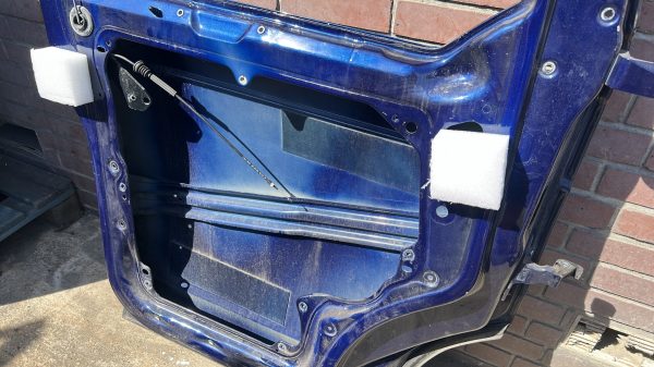 Porte avant gauche VOLKSWAGEN TRANSPORTER 5 PHASE 1 – 7LA831055B