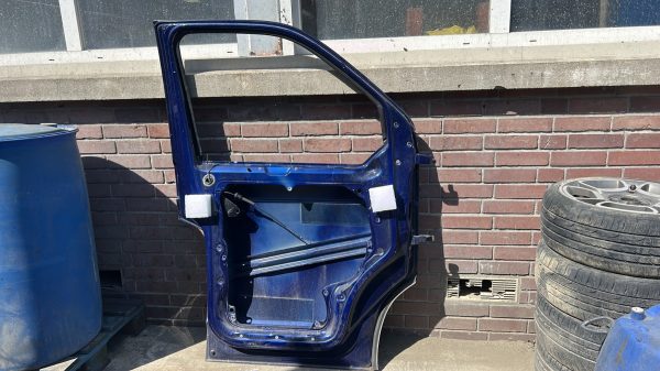 Porte avant gauche VOLKSWAGEN TRANSPORTER 5 PHASE 1 – 7LA831055B