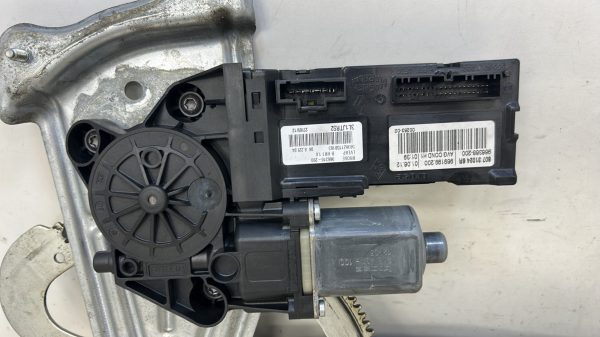 Leve vitre electrique arriere droit RENAULT GRAND SCENIC 3 PHASE 1 – 807310246R