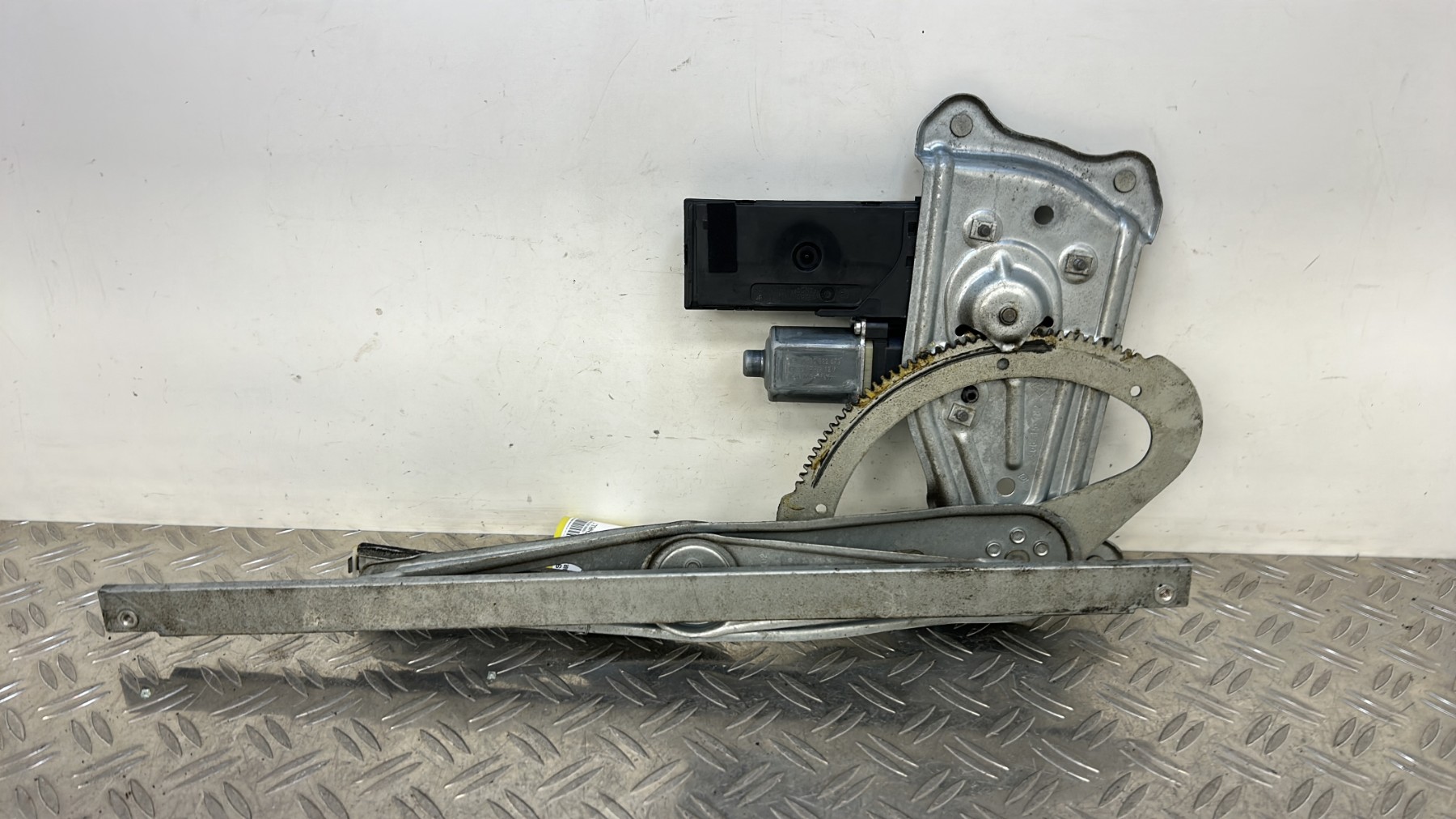 Leve vitre electrique arriere droit RENAULT GRAND SCENIC 3 PHASE 1 – 807310246R