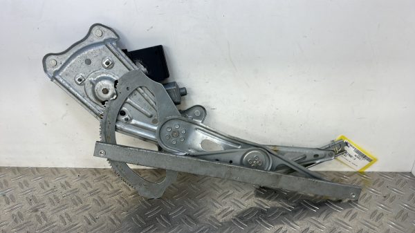 Leve vitre electrique arriere droit RENAULT GRAND SCENIC 3 PHASE 1 – 827303178R