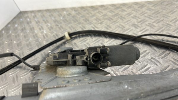 Leve vitre electrique avant droit RENAULT CLIO 3 PHASE 1 – 8200826163