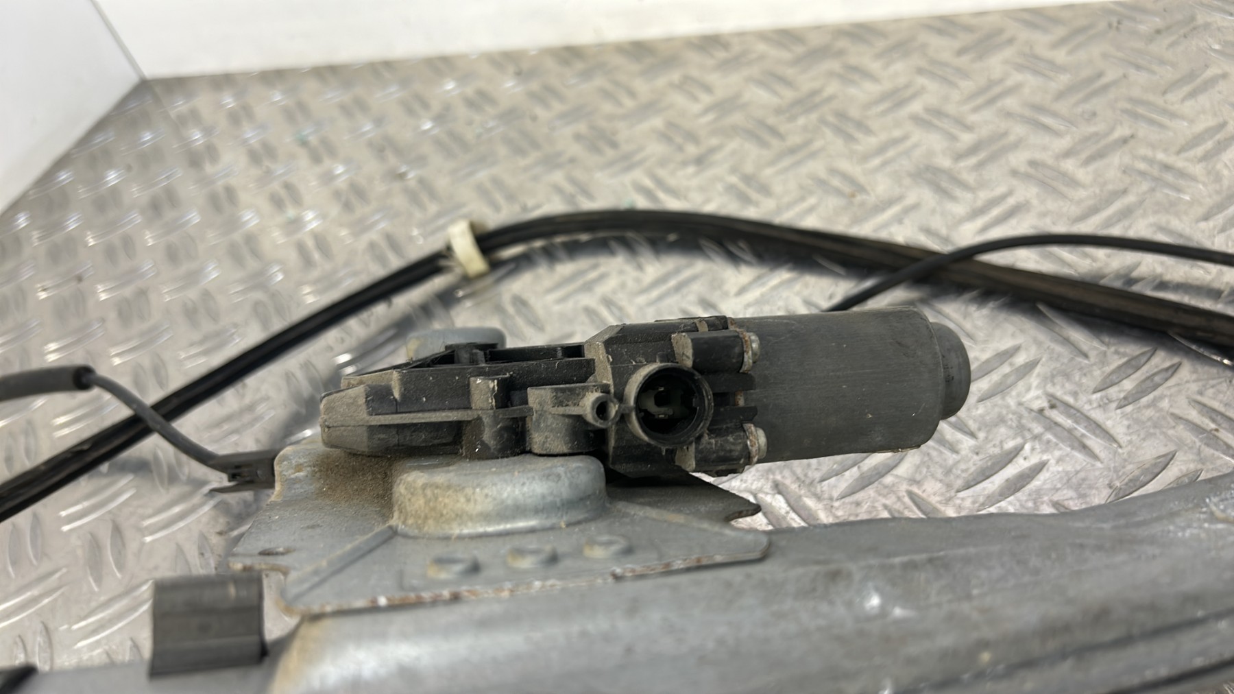 Leve vitre electrique avant droit RENAULT CLIO 3 PHASE 1 – 8200826163