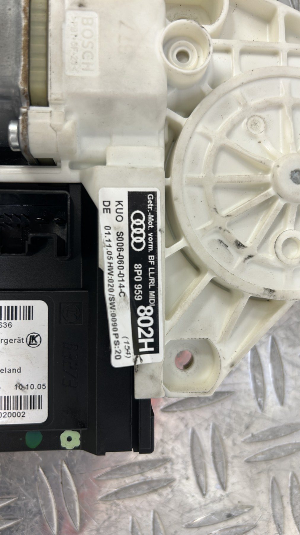 Moteur leve vitre avant droit AUDI A3 2 SPORTBACK PHASE 1 – 8P0959802H