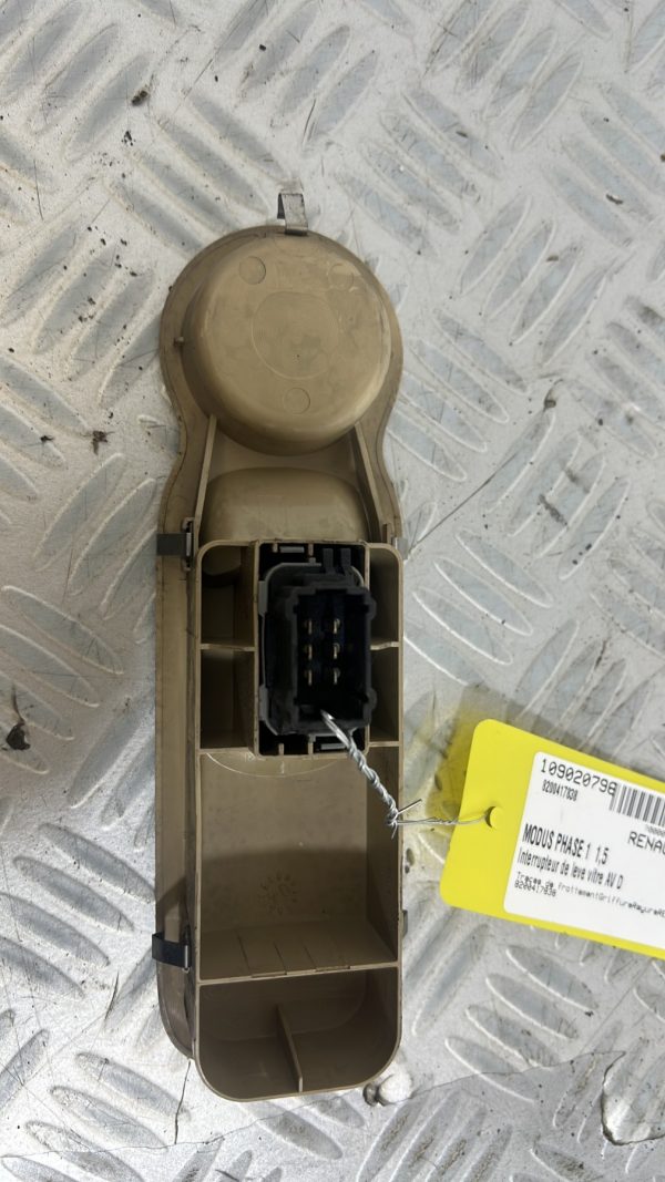 Interrupteur de leve vitre avant droit RENAULT MODUS PHASE 1 – 8200417838