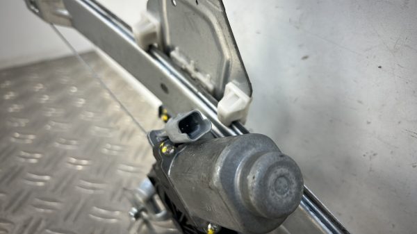 Leve vitre electrique avant droit RENAULT KANGOO 1 PHASE 1 – 9653129380