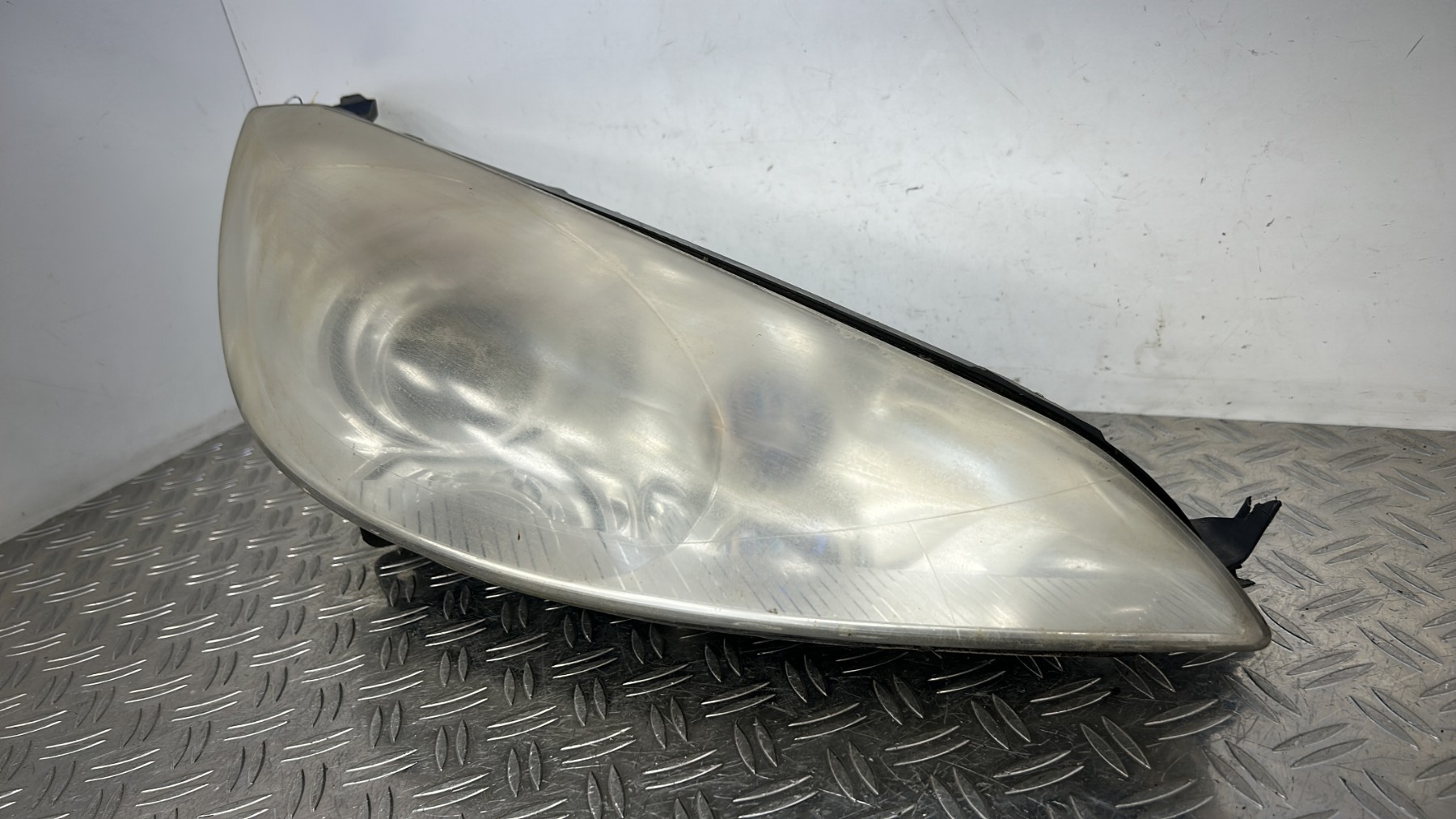 Optique avant principal droit (feux)(phare) PEUGEOT 407 COUPE – 620682