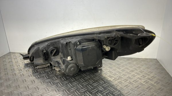Optique avant principal droit (feux)(phare) PEUGEOT 407 COUPE – 620682
