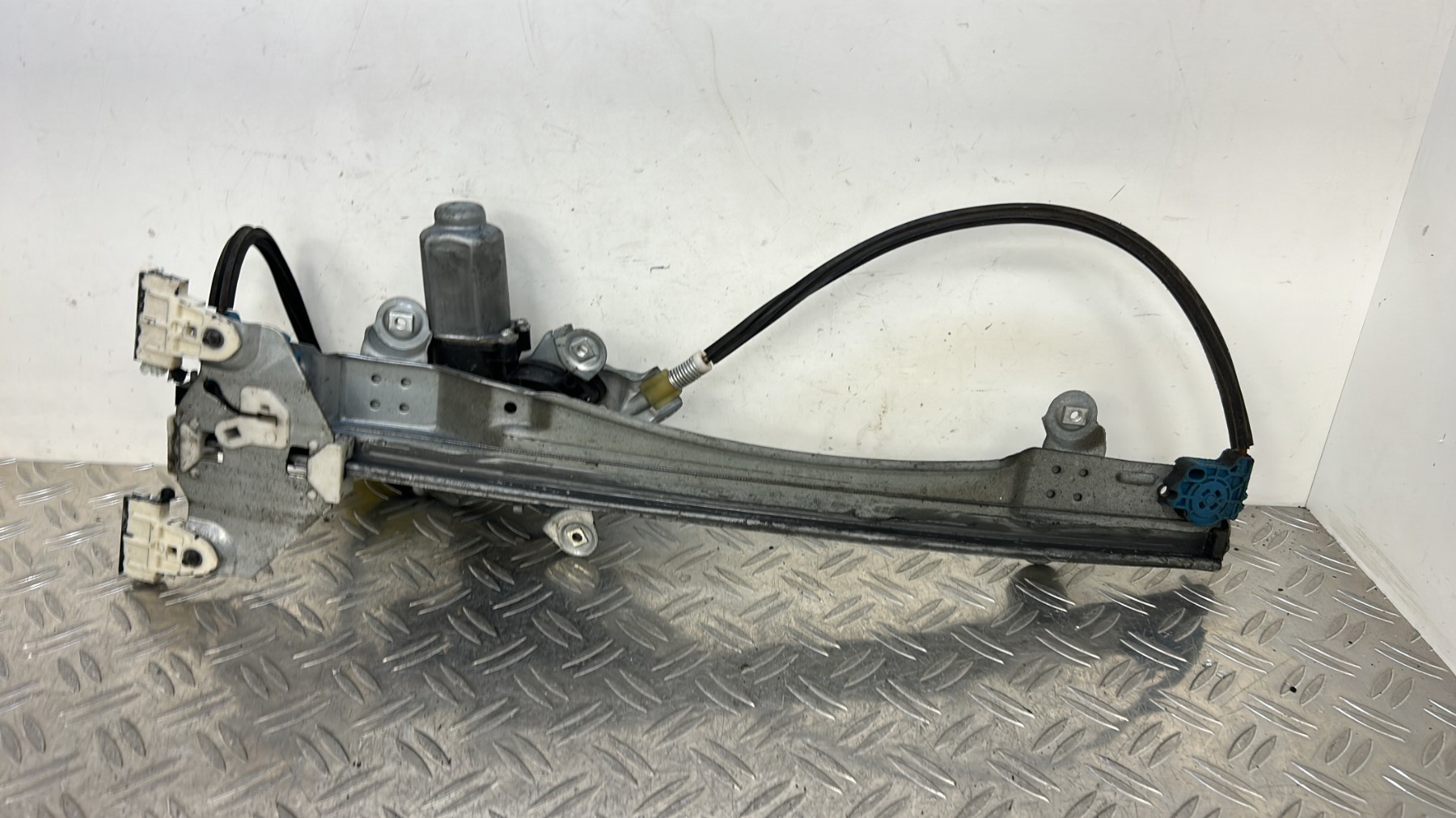 Leve vitre electrique avant droit RENAULT TWINGO 2 PHASE 1 – 8200731461