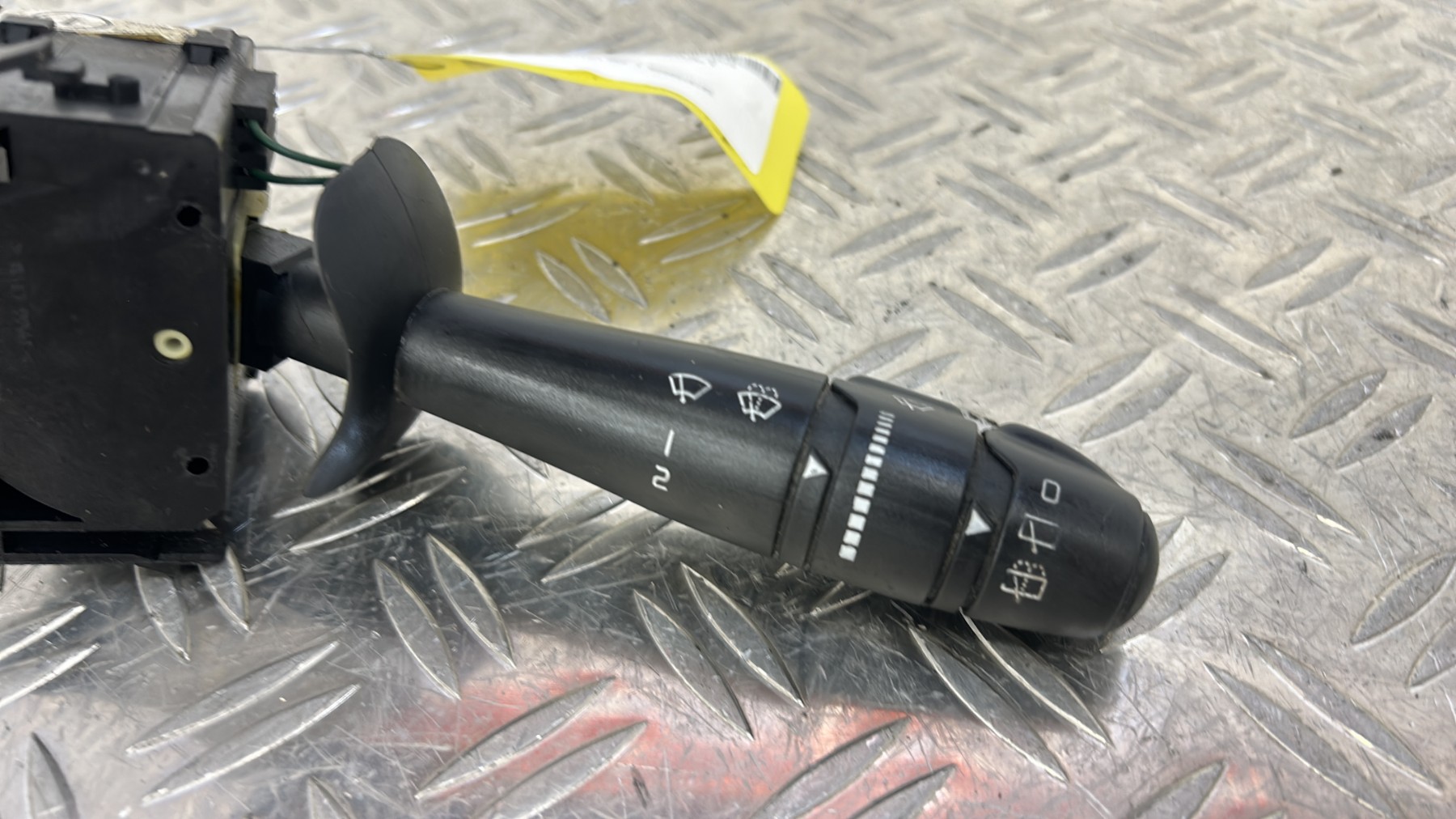 Commodo d’essuie glaces RENAULT TWINGO 2 PHASE 1 – 8200516195