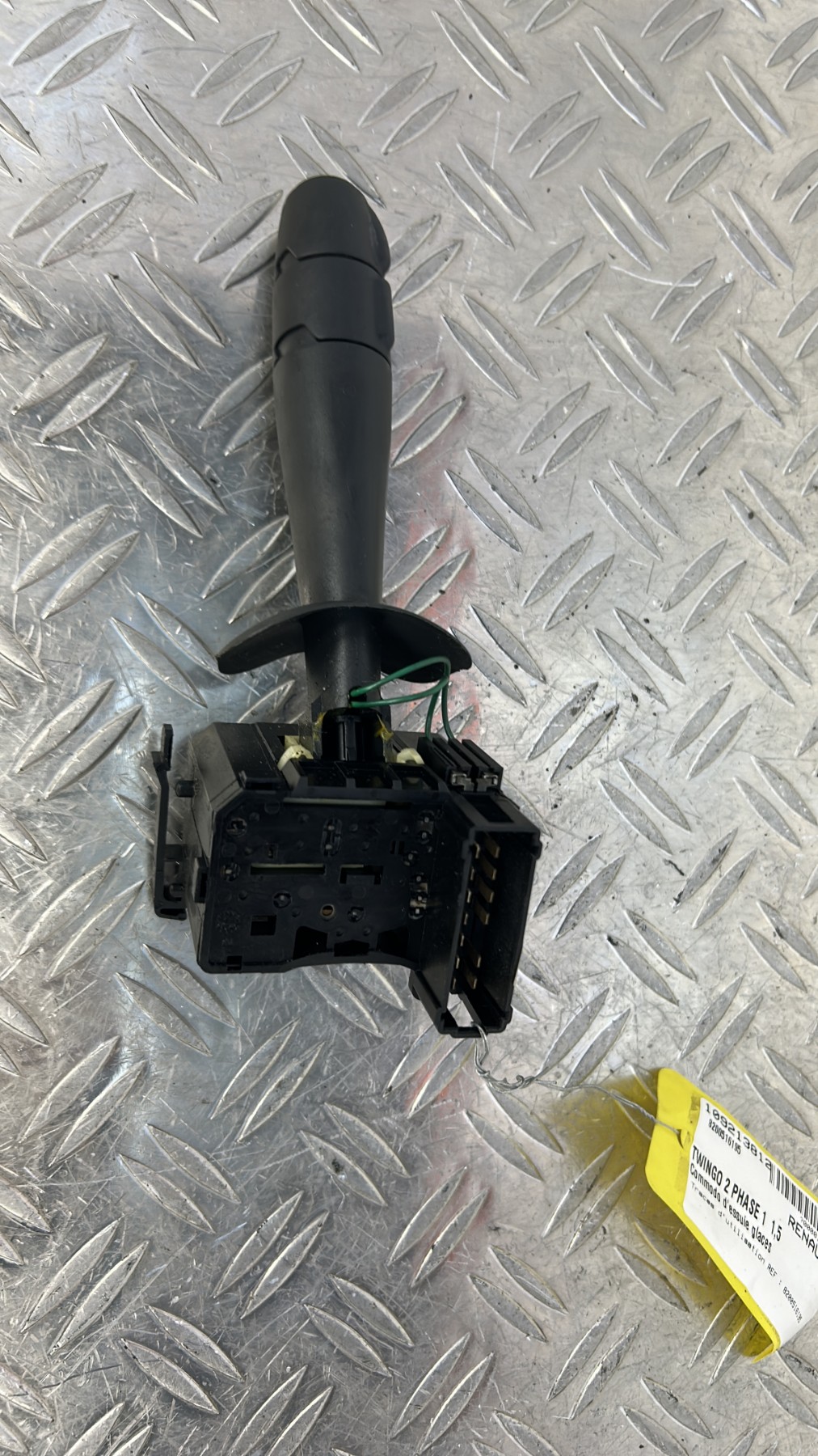 Commodo d’essuie glaces RENAULT TWINGO 2 PHASE 1 – 8200516195