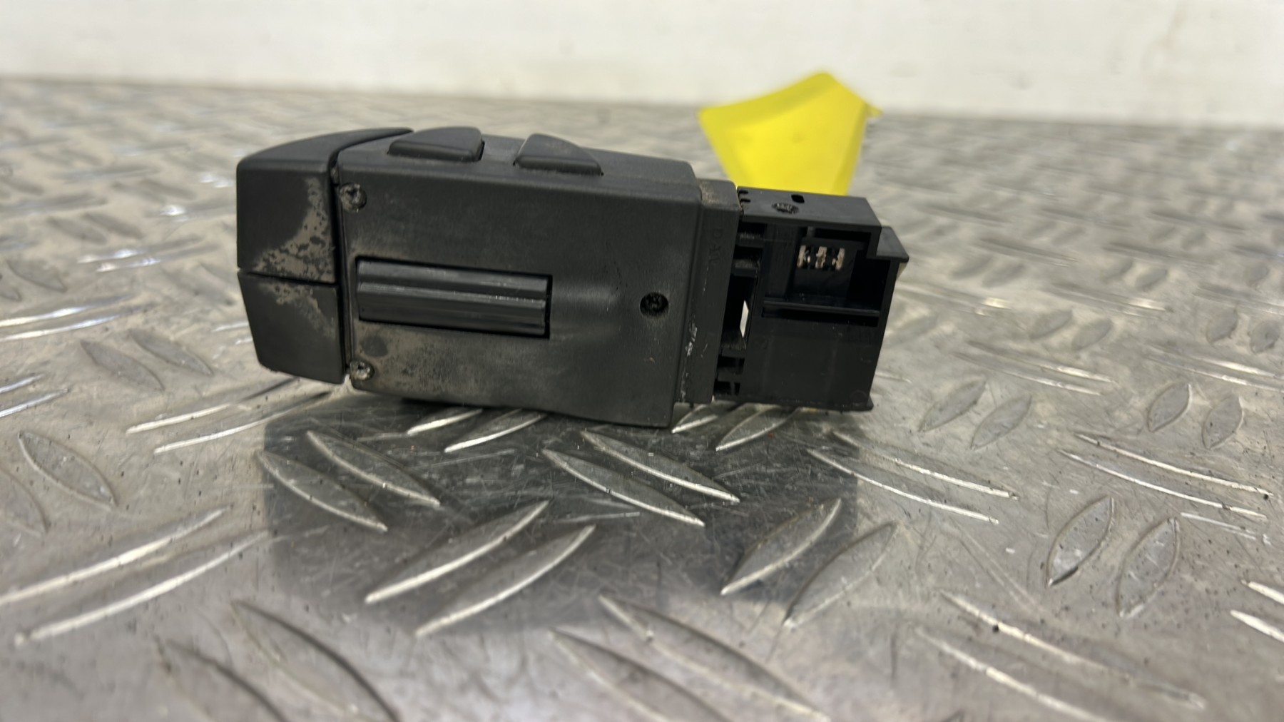 Commande autoradio RENAULT TWINGO 2 PHASE 1 – 7701049643