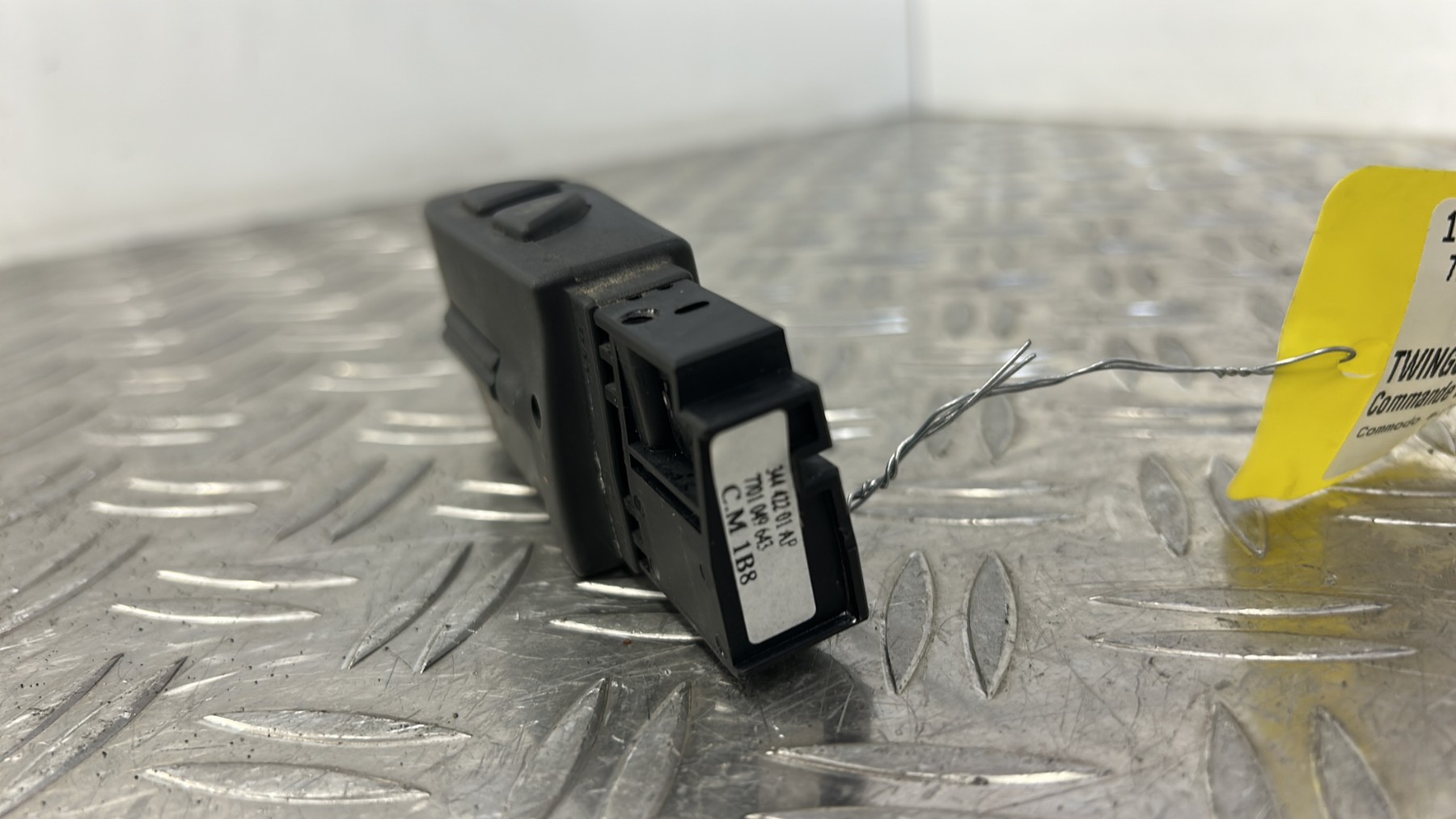 Commande autoradio RENAULT TWINGO 2 PHASE 1 – 7701049643