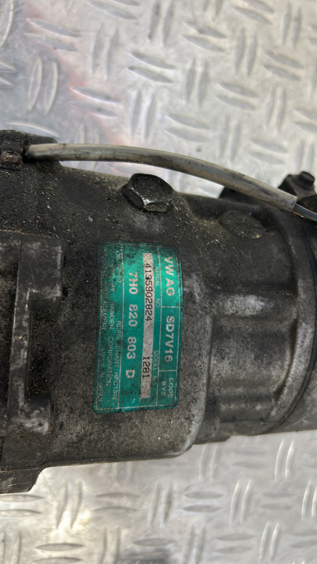 Compresseur clim VOLKSWAGEN TRANSPORTER 5 PHASE 1 – 7H0820803D
