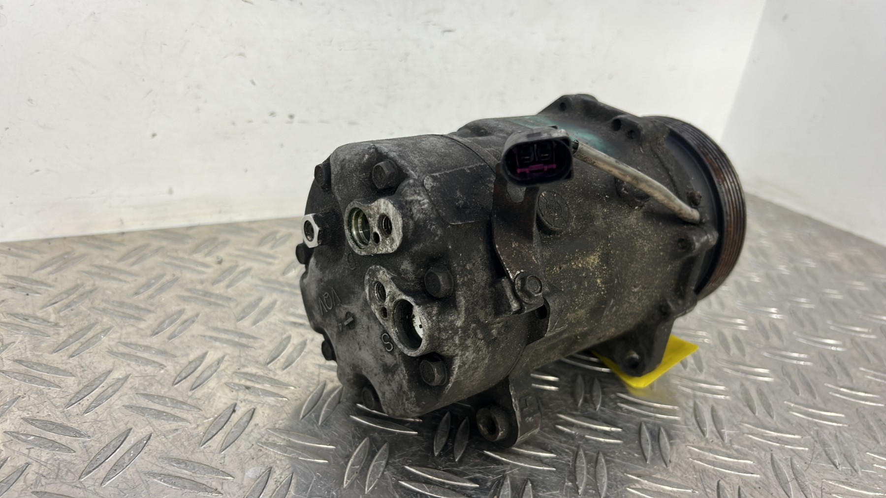 Compresseur clim VOLKSWAGEN TRANSPORTER 5 PHASE 1 – 7H0820803D