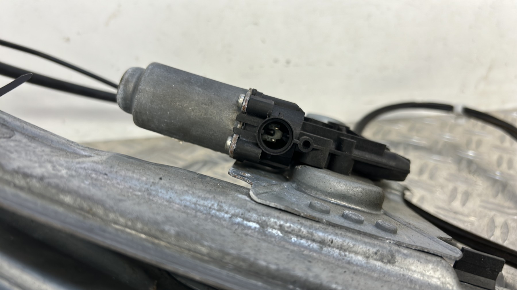 Leve vitre electrique avant gauche RENAULT CLIO 3 PHASE 1 – 8200826166