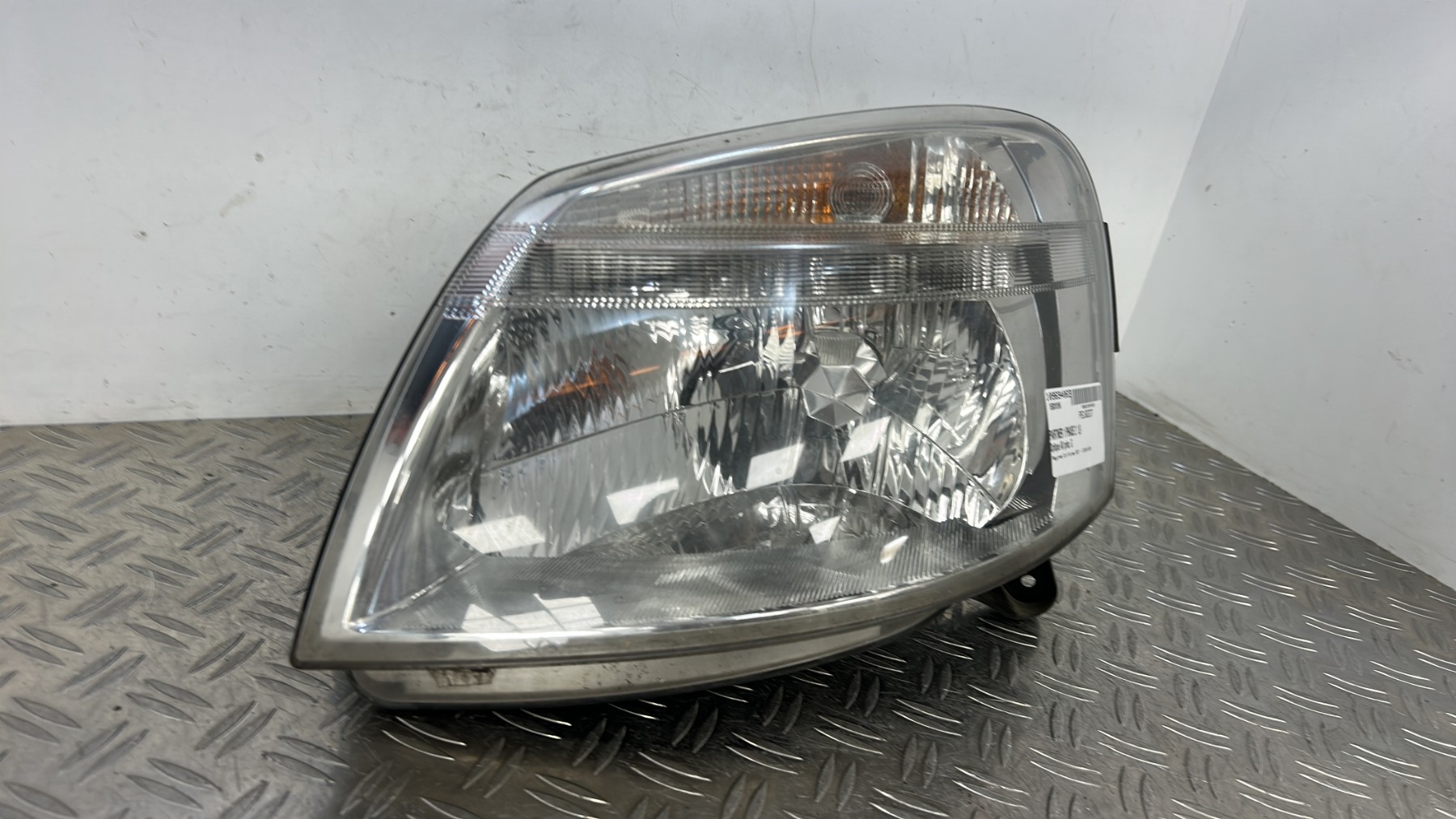 Optique avant principal gauche (feux)(phare) PEUGEOT PARTNER 1 PHASE 2 – 1EG010196