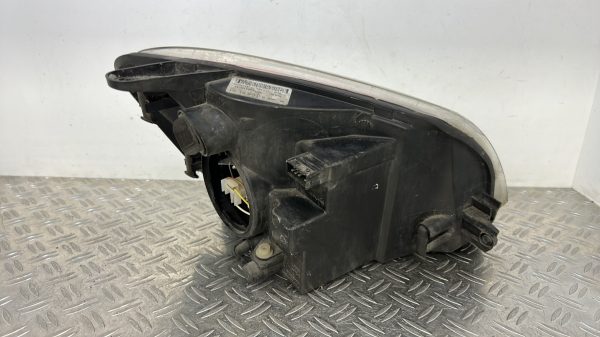 Optique avant principal gauche (feux)(phare) PEUGEOT PARTNER 1 PHASE 2 – 1EG010196