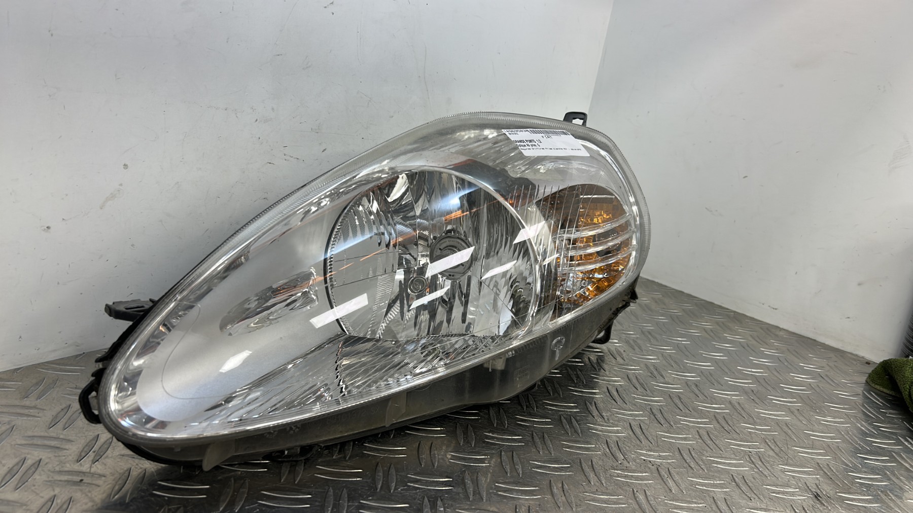 Optique avant principal gauche (feux)(phare) FIAT GRANDE PUNTO – 89101372