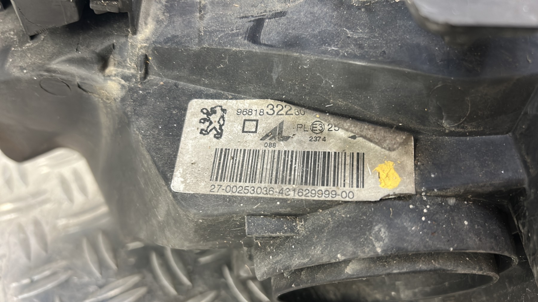 Optique avant principal droit (feux)(phare) PEUGEOT 307 PHASE 2 BREAK – 9681832280