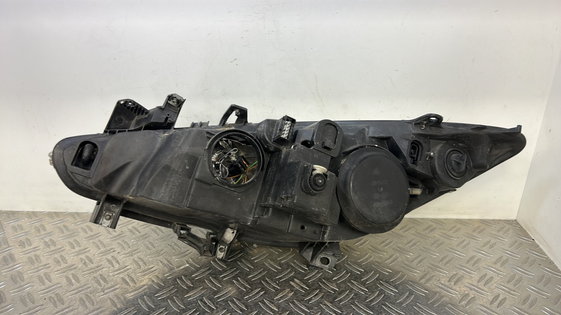 Optique avant principal droit (feux)(phare) PEUGEOT 307 PHASE 2 BREAK – 9681832280