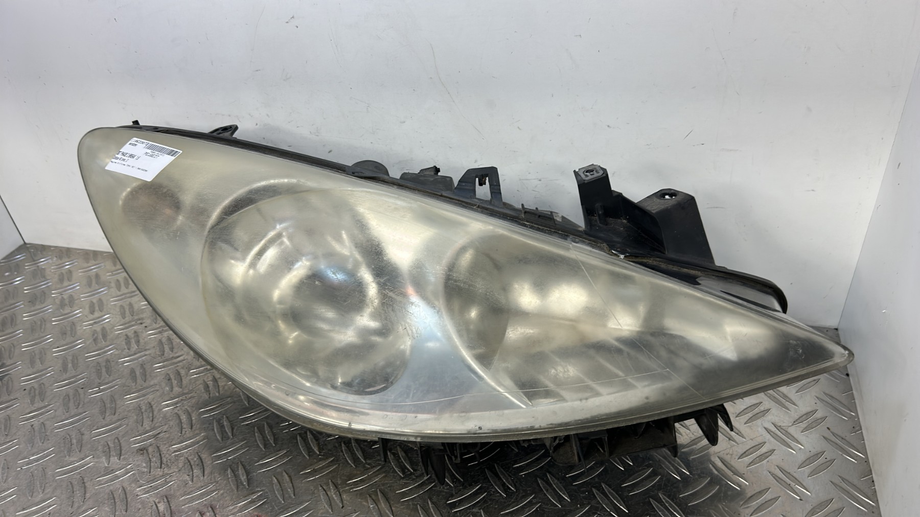 Optique avant principal droit (feux)(phare) PEUGEOT 307 PHASE 2 BREAK – 9681832280