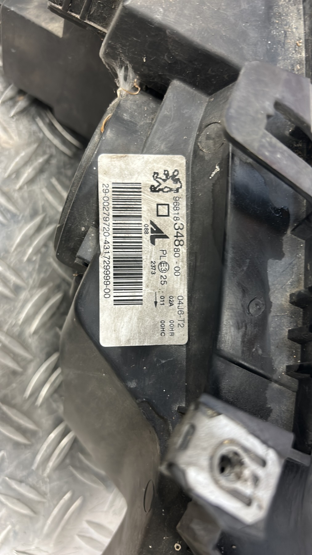 Optique avant principal gauche (feux)(phare) PEUGEOT 307 PHASE 2 BREAK – 9681834880
