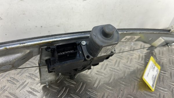 Leve vitre electrique avant gauche PEUGEOT 208 1 PHASE 2 – 9806081880